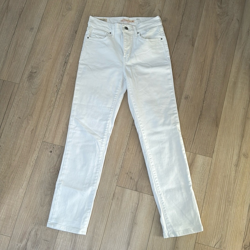 Levi’s White 724 High Rise Straight - Like new!!!
